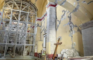 Iglesia de Santiago Apostol en Jiutepec, Cuernavaca, con las obras de reconstrucciu00f3n detenidas. Cru00e9dito: Twitter de Mons. Ramu00f3n Castro Castro. 