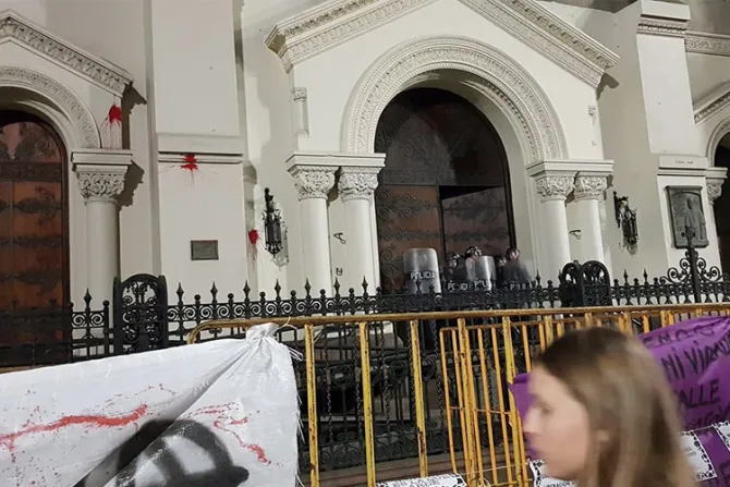 Vandalizan nuevamente iglesia de Uruguay en el Día Internacional de la Mujer