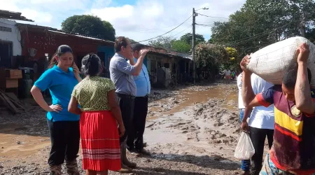 Iglesia en Colombia pide ayuda para miles de damnificados tras desborde de río