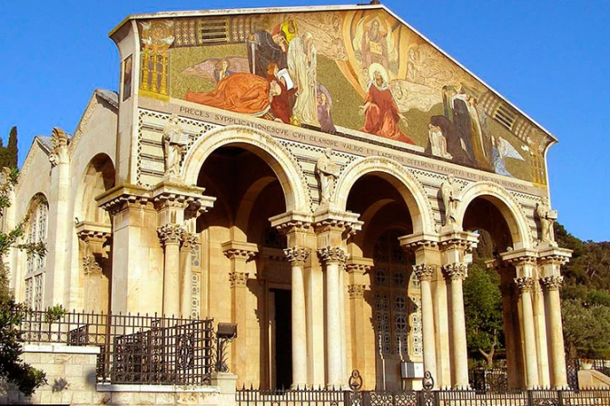 Iglesia en Jerusalén abre Puerta Santa por Jubileo de la Misericordia