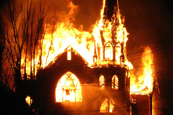 Estados Unidos: La mitad de incendios en iglesias de los últimos 20 años fueron provocados