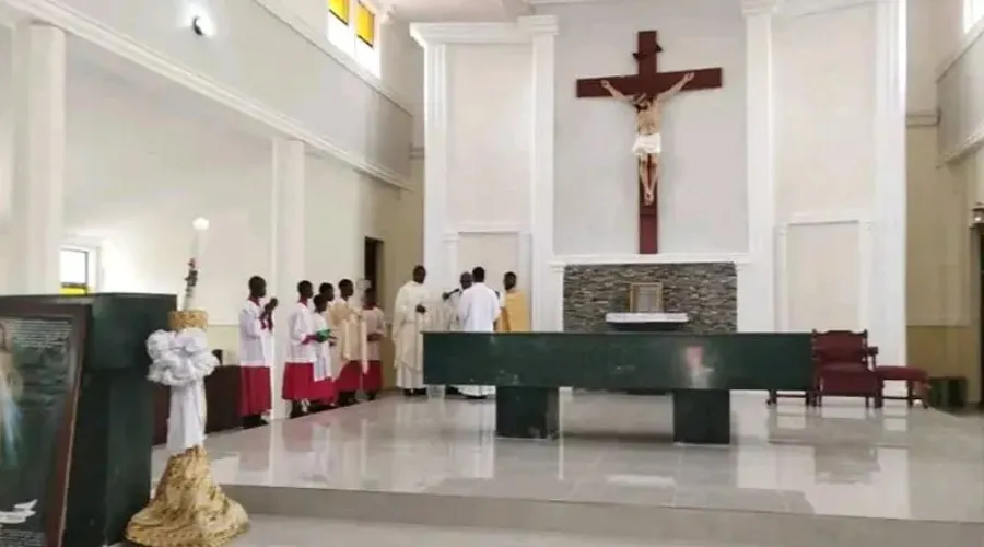 Nigeria: Reabre iglesia donde se perpetró la masacre de Pentecostés de 2022  