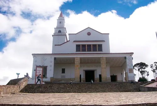 El Santuario del Señor de Monserrate sobre el cerro del mismo nombre en Bogotá (Colombia) (Foto dominio público)?w=200&h=150