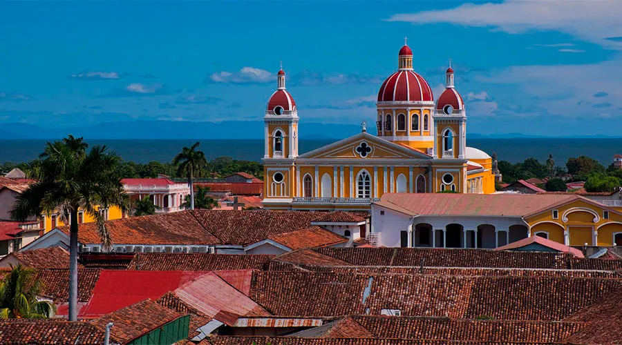 Catedral de Nuestra Señora de la Asunción en Granada, Nicaragua | Crédito: Imagen de Lukáš Jančička en Pixabay
