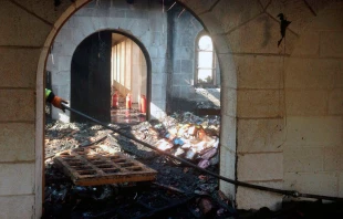 Incendio provocado en la Iglesia Catu00f3lica de la multiplicaciu00f3n en Tabgha, Israel, se sospecha que ha sido llevado a cabo por extremistas judu00edos. Cru00e9dito: Patriarcado Latino de Jerusalu00e9n 