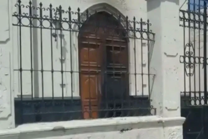 El Papa en Perú: Queman puerta de iglesia en el sur a horas de su llegada [VIDEO]