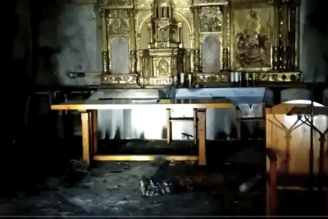 Histórica iglesia en España sufre incendio 
