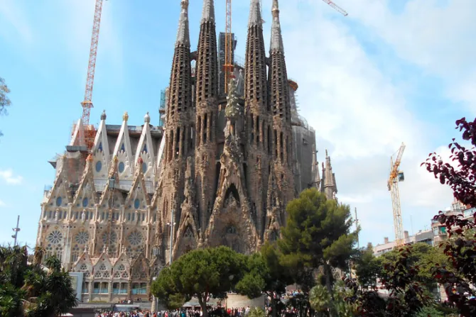 Alcaldesa de izquierda traba culminación de iglesia de la Sagrada Familia en Barcelona