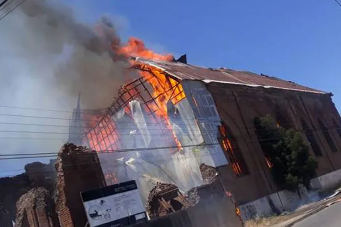 Franciscanos en Chile lamentan incendio en iglesia: Afecta a toda la sociedad
