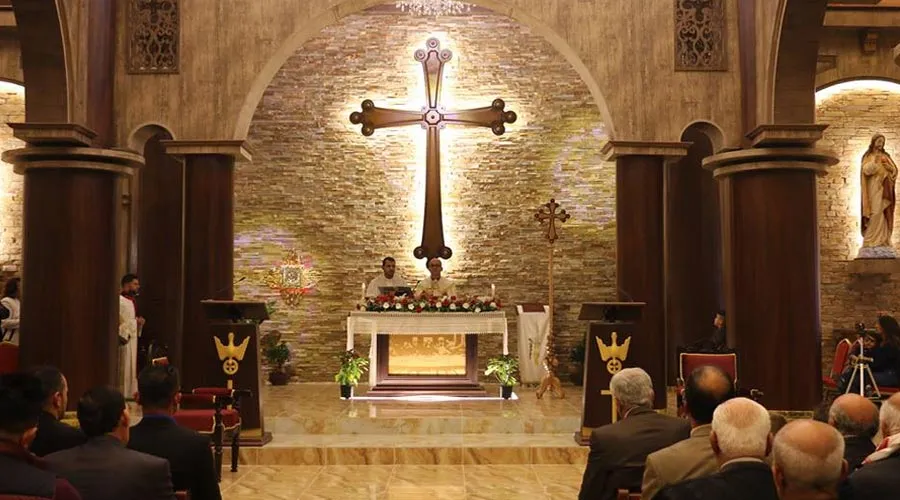 Misa de inauguración de la iglesia de San Jorge en Teleskuf (Irak) / Foto: SOS Chrétiens d´Orient