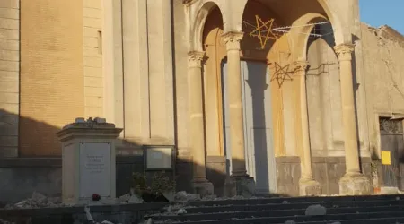 Terremoto en Italia deja decenas de heridos: Obispo visita a afectados