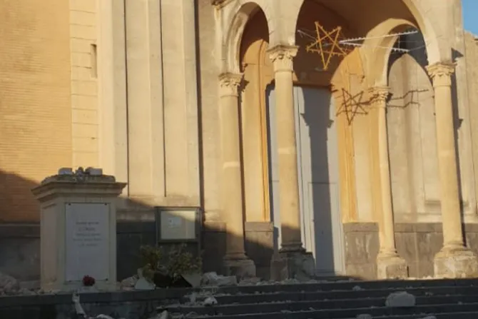 Terremoto en Italia deja decenas de heridos: Obispo visita a afectados