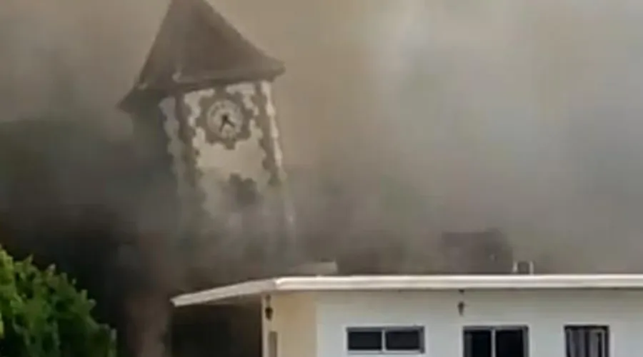 Iglesia en Todoque, La Palma (España) colapsa por la lava. Crédito: Nivariense Digital. ?w=200&h=150