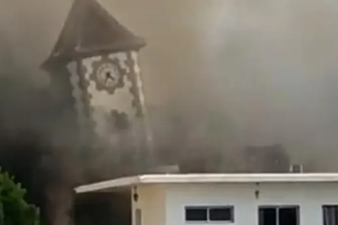 Obispo lamenta destrucción en isla de La Palma por lava de volcán