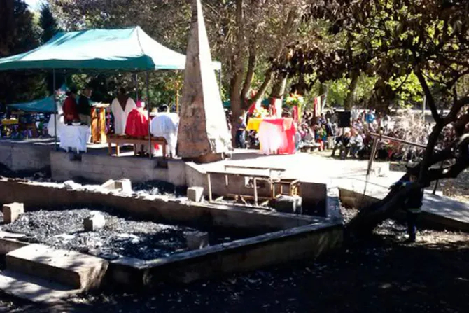 FOTOS: Celebran Domingo de Ramos sobre escombros de iglesia católica destruida