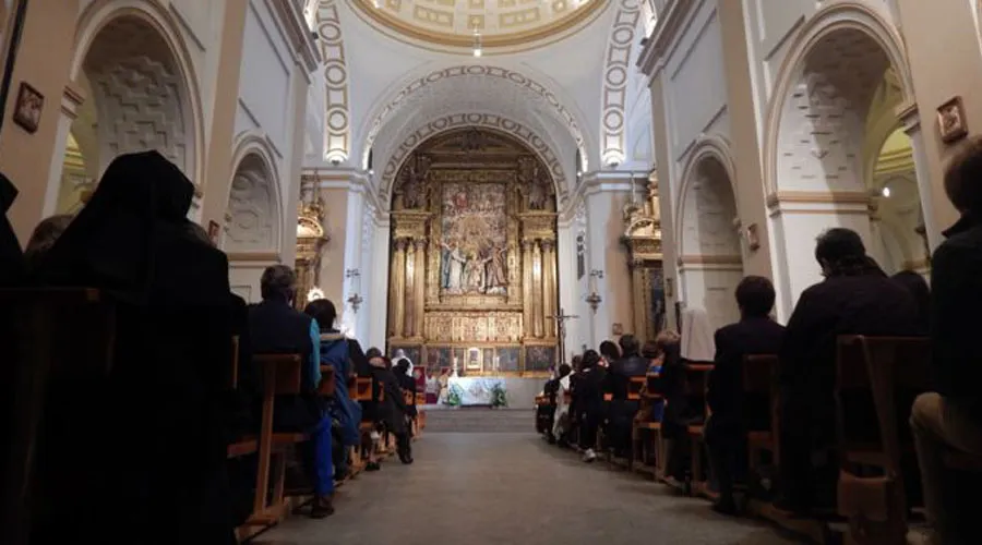 Iglesia de los Padres Carmelitas en Ávila durante celebración de la Eucaristía por V Centenario del nacimiento de Santa Teresa de Jesús. Foto: ACI Prensa