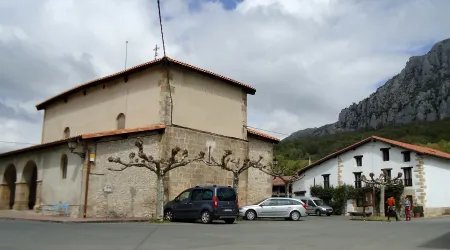 Realizan un espectáculo de comedia dentro de una iglesia en España
