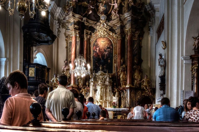 Obispo rechaza intención de partido político de “vigilar” Misa