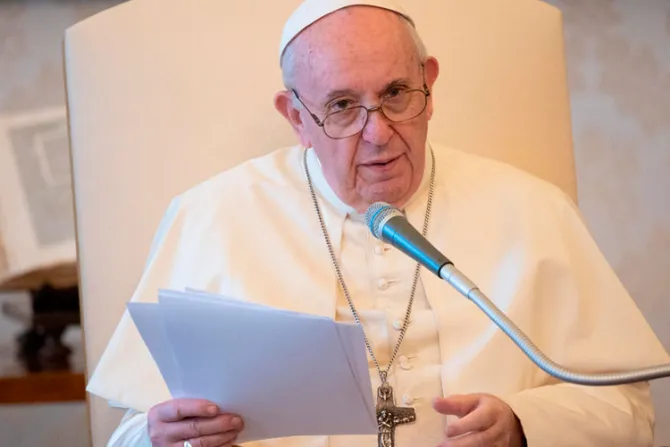 El Papa insiste en la dignidad del trabajo: “No se puede vivir de subsidios”
