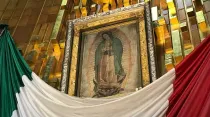 Imagen original de la Virgen de Guadalupe en su santuario en Ciudad de México. Foto: David Ramos / ACI Prensa.