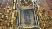 Imagen original de la Virgen de Guadalupe en su santuario. Crédito: David Ramos / ACI Prensa.
