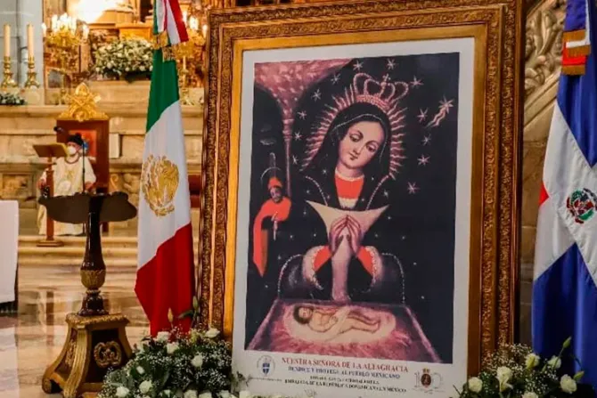Instalan réplica de imagen original de la Virgen de Altagracia en Catedral de México 