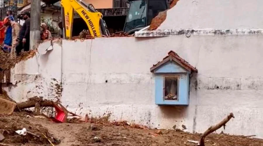 Pequeña capilla con la imagen de Nuestra Señora de las Gracias intacta | Crédito: Facebook Diário de Petrópolis?w=200&h=150