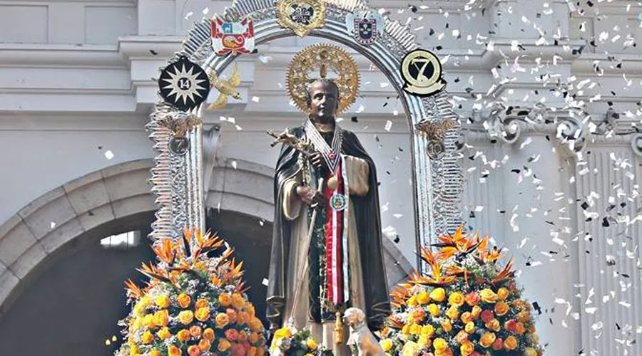 Procesión de imagen de San Martín de Porres en Lima / Foto: Facebook Basílica del Santísimo Rosario del Convento de Santo Domingo de Lima