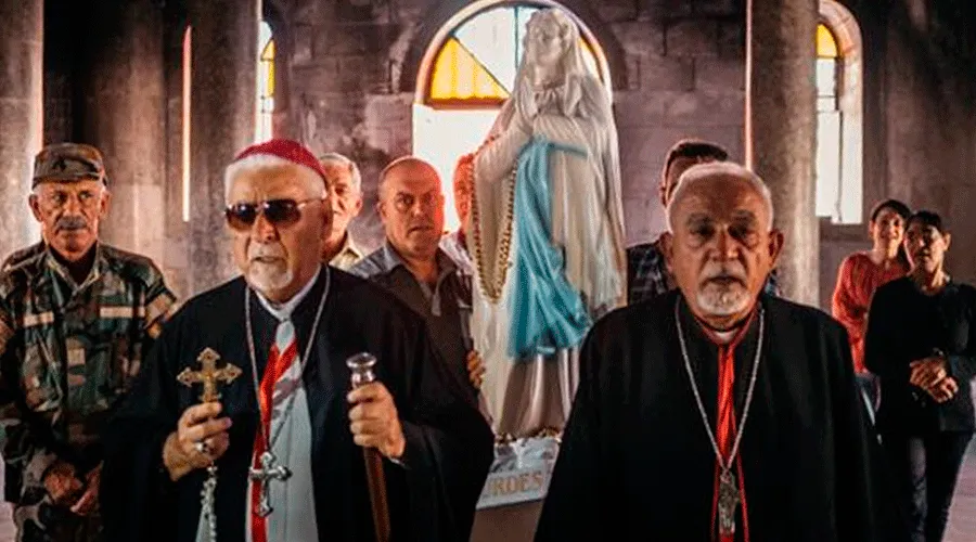 Procesión con una imagen de la Virgen de Lourdes en una iglesia en Qaraqosh (Irak) / Foto: Oeuvre D´Orient (AgenceCIRIC)