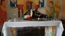 Imágenes quemadas sobre el altar de la Capilla dedicada a San Judas Tadeo / Foto: Facebook Arquidiócesis de Natal