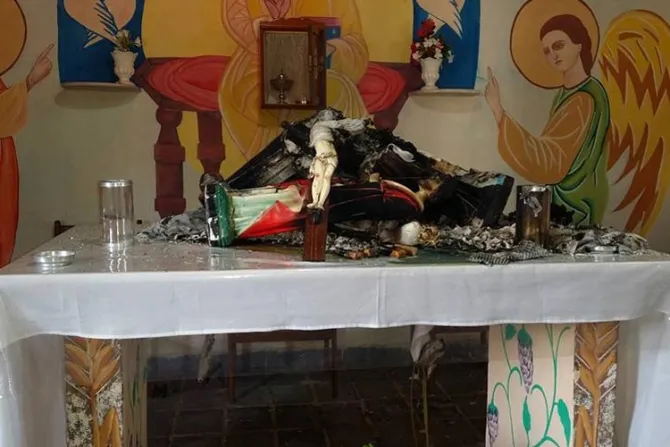Profanan Eucaristía y queman imágenes en altar de iglesia dedicada a San Judas Tadeo