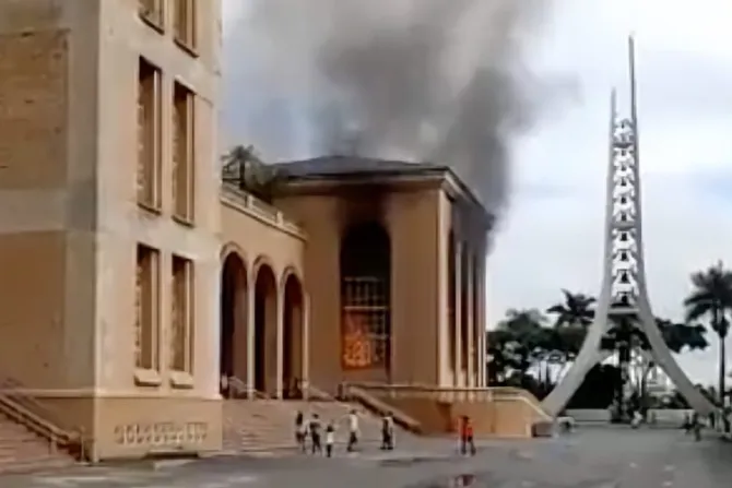Santuario de Nuestra Señora Aparecida en Brasil sufre incendio