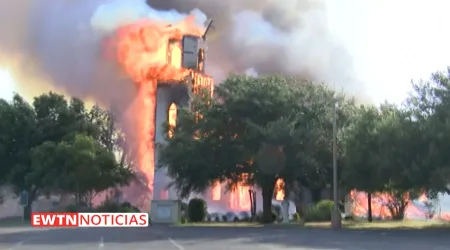 Incendio destruye histórica iglesia de más de 120 años