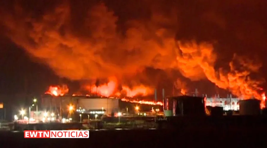 Incendio en la Base Supertanqueros de Matanzas, Cuba. Crédito: EWTN Noticias / Captura de video.