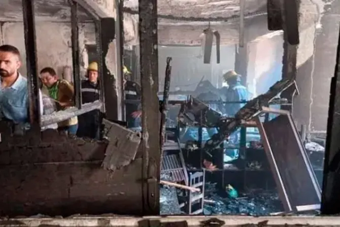 35 niños fallecen en incendio en una iglesia en Egipto