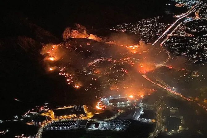 Arquidiócesis expande sus fondos de ayuda e incluye afectados de incendios en California