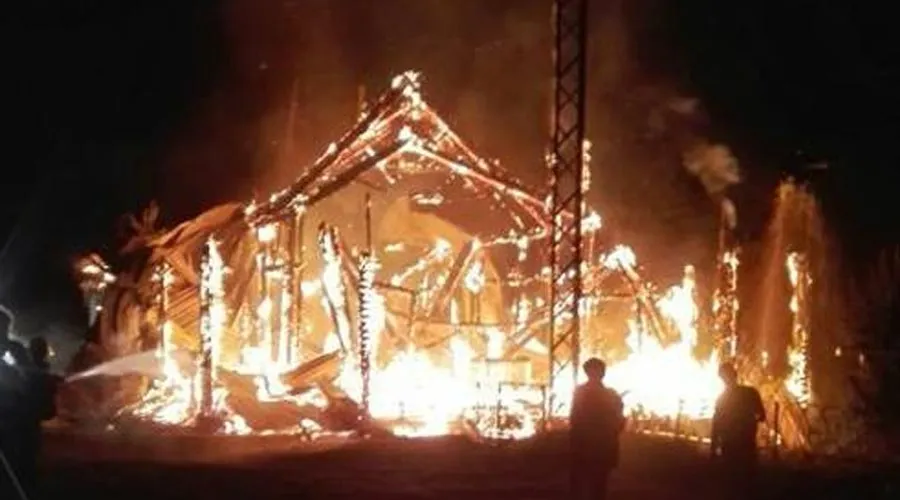 Incendio de la capilla Virgen de la Candelaria / Foto: Facebook Diócesis de Villarrica