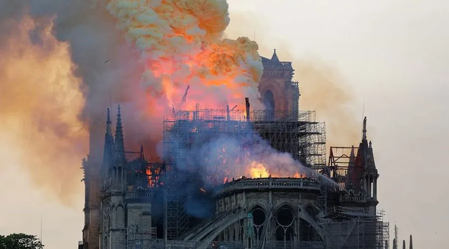 Incendio en la Catedral de Notre Dame. Foto: Henri Garat / Ville de Paris https://www.paris.fr/