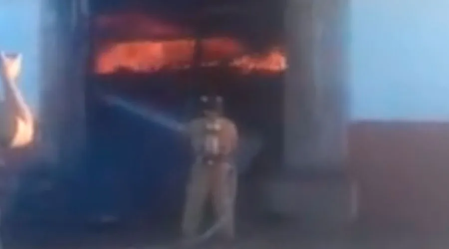 Incendio en iglesia de Nuestra Señora del Rosario. Foto: Captura de video / Facebook El Siglo de Durango.?w=200&h=150