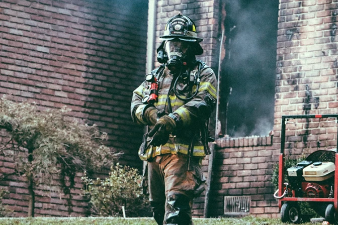 Desconocidos causan incendio en iglesia católica de Reino Unido