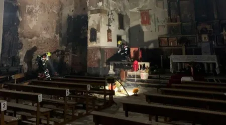 Incendio daña antigua iglesia y destruye imágenes de Cristo y de la Virgen