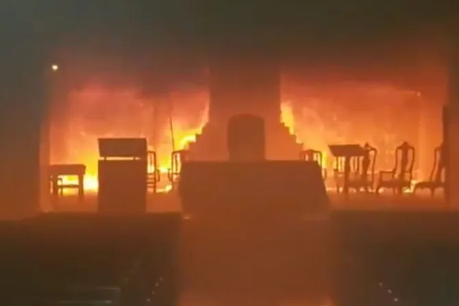 VIDEO: Se incendia Catedral de San Nicolás en Argentina