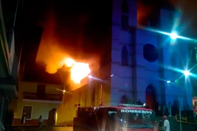 VIDEO: Incendio destruye iglesia católica en Colombia