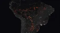 Zonas de América del Sur con presencia de incendios entre el 15 y 22 de agosto de 2019. Crédito: NASA.