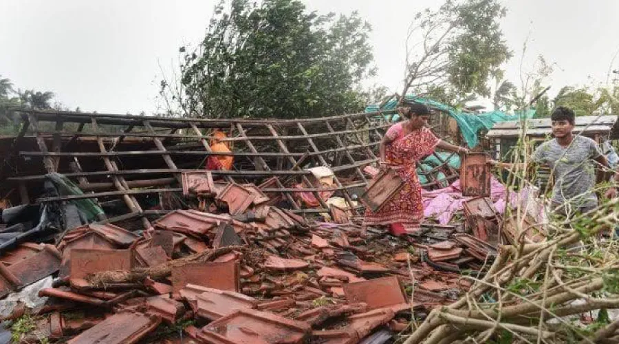 Católicos ayudan a evacuar y asisten a afectados por ciclón Amphan en Bangladesh e India