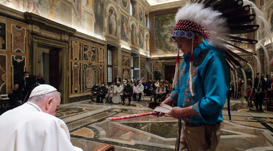 Papa Francisco: Siento “tristeza y vergüenza” por rol de la Iglesia con indígenas de Canadá