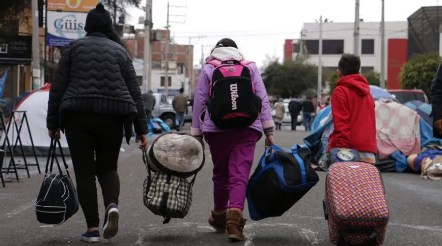 Inmigrantes en frontera Chile-Perú. Crédito: Incami.