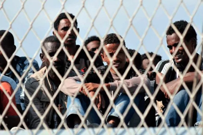 Musulmanes arrojan al mar a 12 cristianos mientras emigraban a Italia