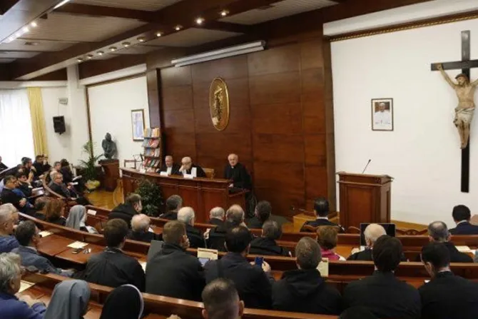 Expertos presentan propuesta para superar “difícil situación” del Instituto Juan Pablo II