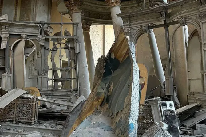 Misiles rusos dañan gravemente una histórica catedral en Ucrania